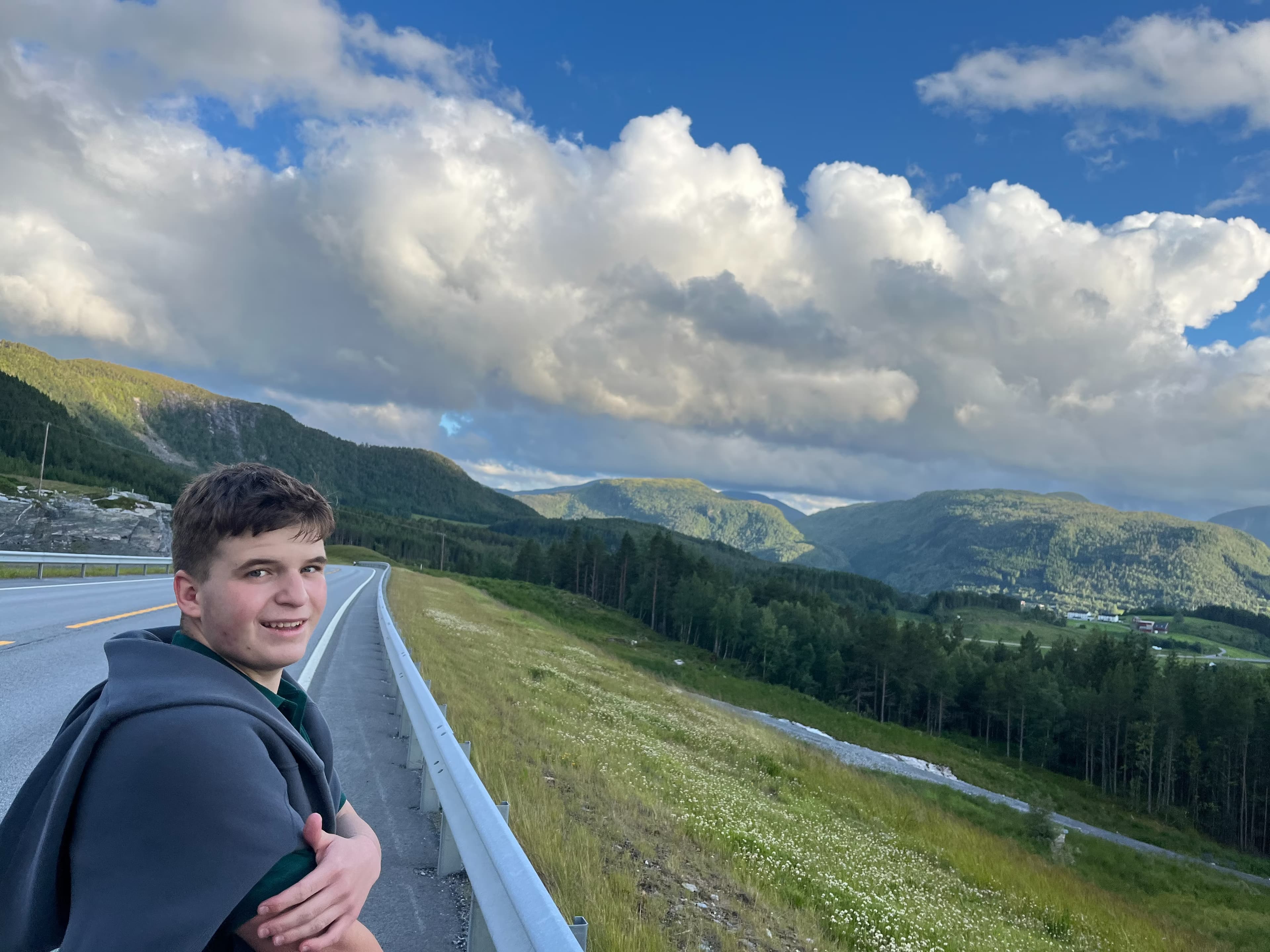 Vojtěch Oliva při pohledu z Norských hor.